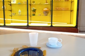 Mes premiers pas au musée - Le chien Porcelaine apprend à mettre la table
