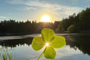 Atelier décor sur porcelaine - Amulette chargée en énergie
