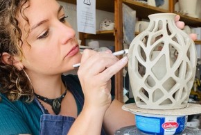 Visite-atelier adultes - Vase à double paroi - avec Inès Gil, céramiste